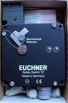 marca: Euchner modelo: TZ1LE024SR11 estado: nova