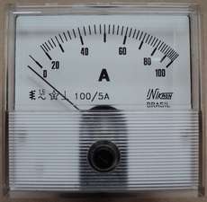 Amperímetro (escala: 100AMP) 