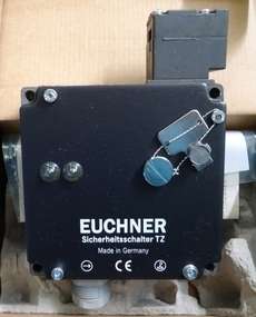 marca: Euchner modelo: TZ1RE024SR11 direita estado: novo