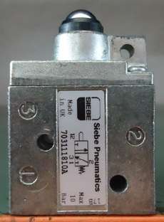 Válvula pneumática (modelo: 703111810A)