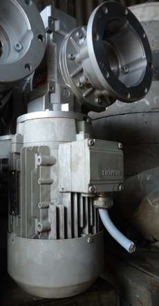 marca: Siemens modelo do motor: trifásico 1LA70962AA62 2,55KW 3480/min 460V 60HZ estado: usado, bom estado