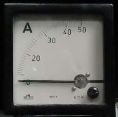 Amperímetro (escala: 50AMP)