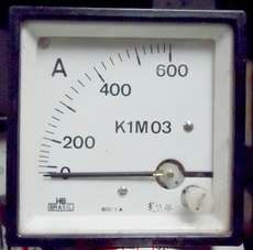 Amperímetro (escala: 600AMP)
