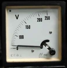 Voltímetro (escala: 250volts)